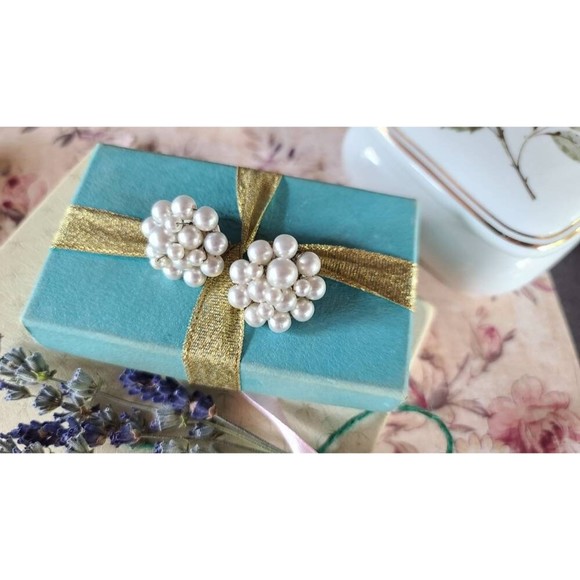 Japan Cluster Beaded Clip-on Earrings - Picture 2 of 10